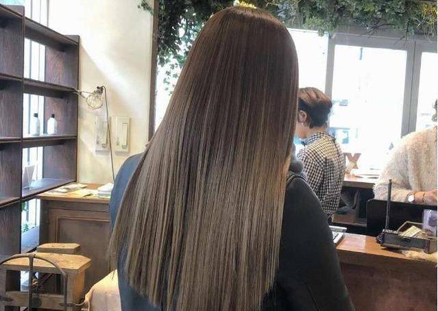发型为何美发店用的洗发水，市面上很少见？美发师道出原因