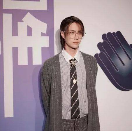 吴宣艺人前VS后，包装的效果堪比整容，网友：进的是“整容”公司？