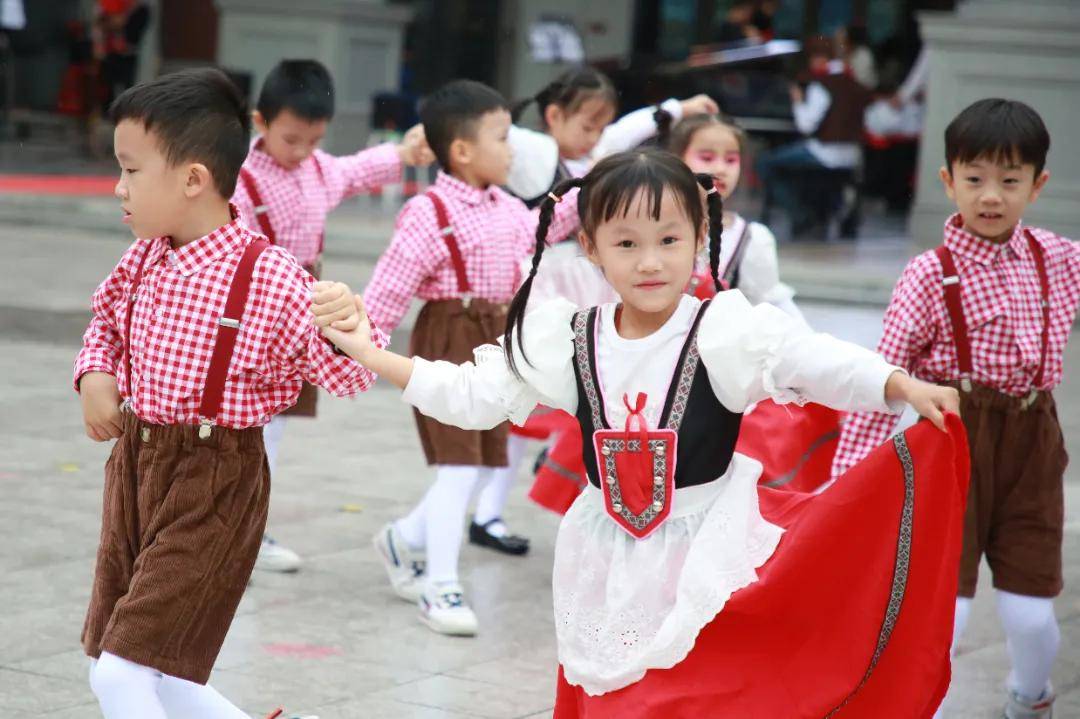 小碧|小小少年世界环游记 | UN Parade and Game Booth