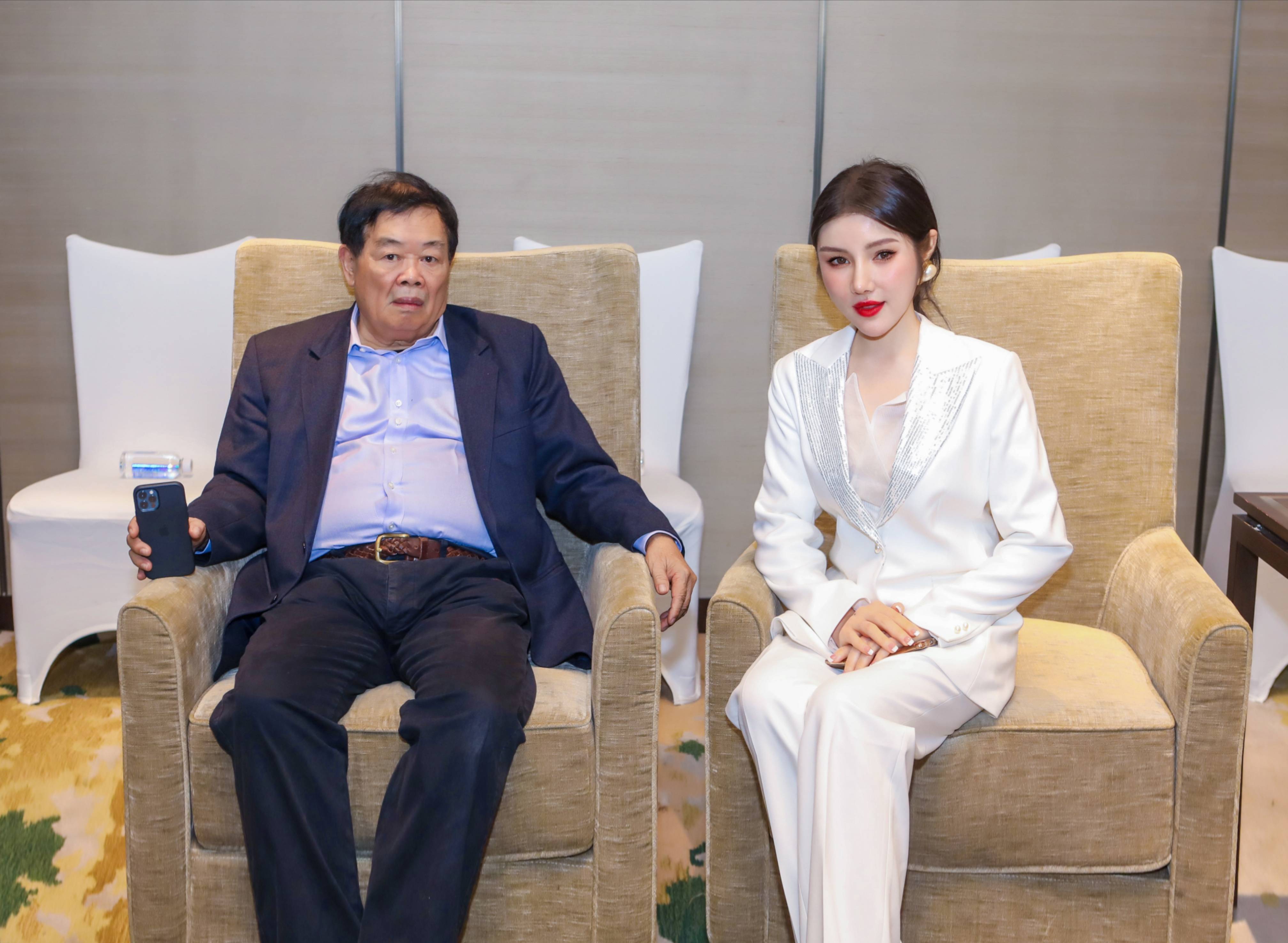 敏涵控股集团荣获"2021中国企业慈善公益500强"等三项殊荣_刘敏_董事