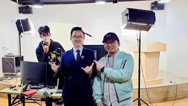 新励成教育张龙在一次次自凿之中心向未来