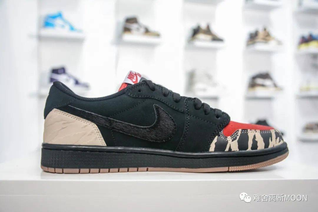 没和travisscott联名soleflyaj1红斑马不比倒钩火爆市面版本差异大