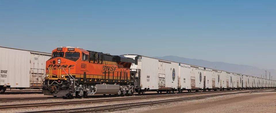 ②铁路冷链运输主要以冷藏列车和冷藏集装箱为运输工具.