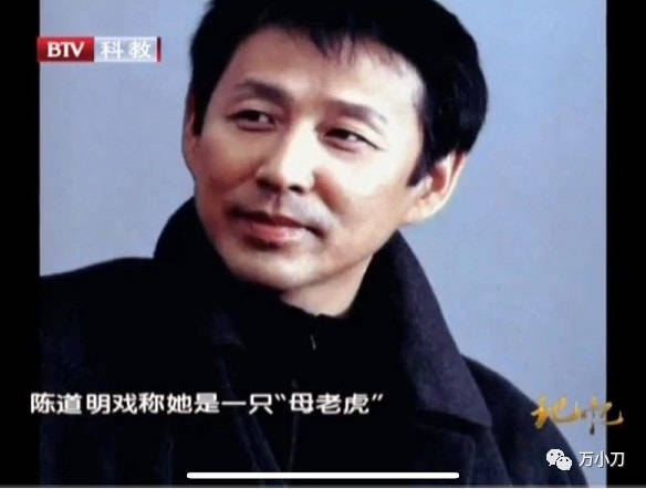 杨云青店还拼命读英文她每天回到酒