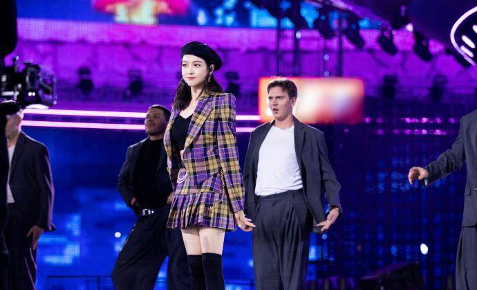 全网|湖南卫视跨年收视第一！六网第一全网热搜500个，谁撑起了它