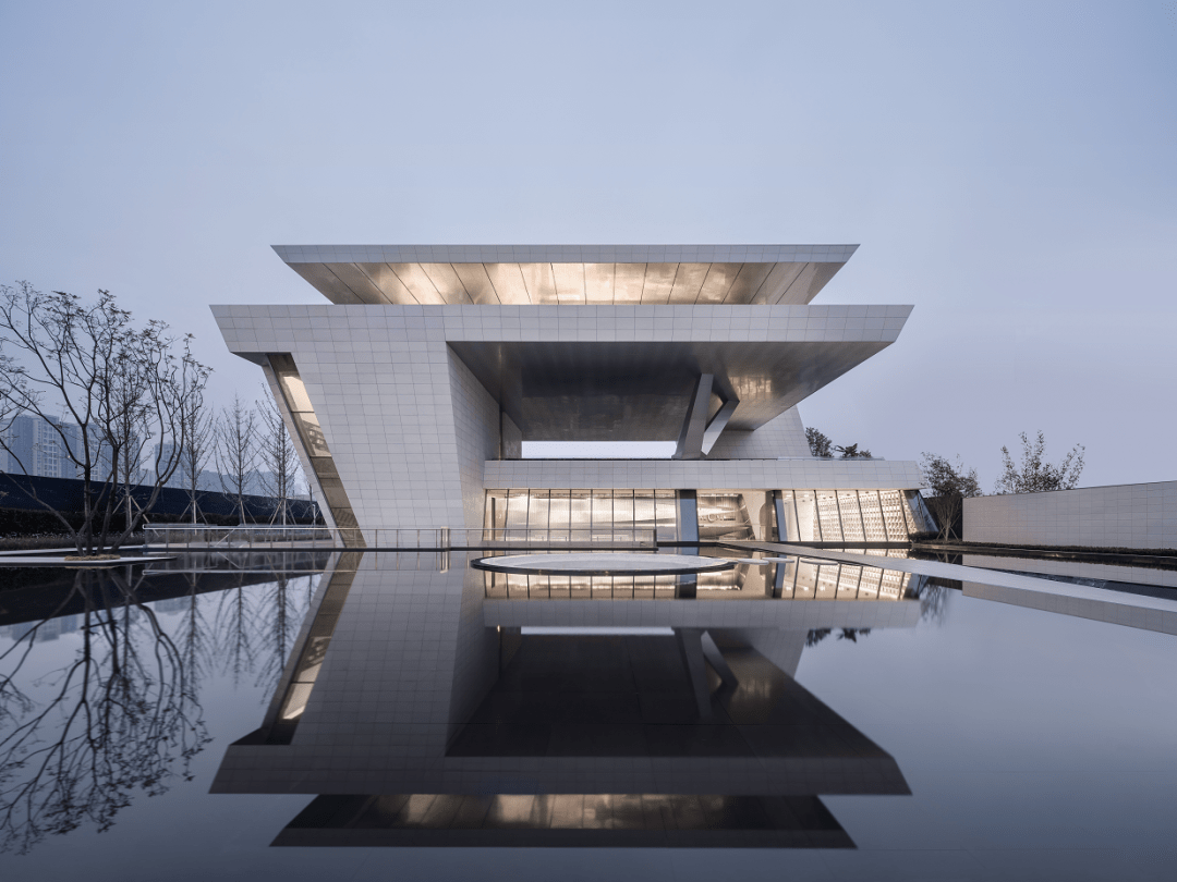 巨石建筑形体乐山同森艺术馆创造一个立体开放的空间