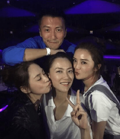 经纪人霍汶希捧红谢霆锋未婚生女独自抚养10年如今过得好吗