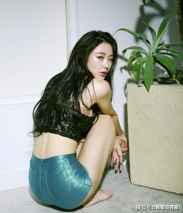 又纯又欲美腿女爱豆朴秀彬晒泳装照妹妹一同性感出镜