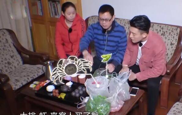 节目组|孙艺洲到素人家里吃饭 三块大排吃了俩 女主人实在没忍住制止他了