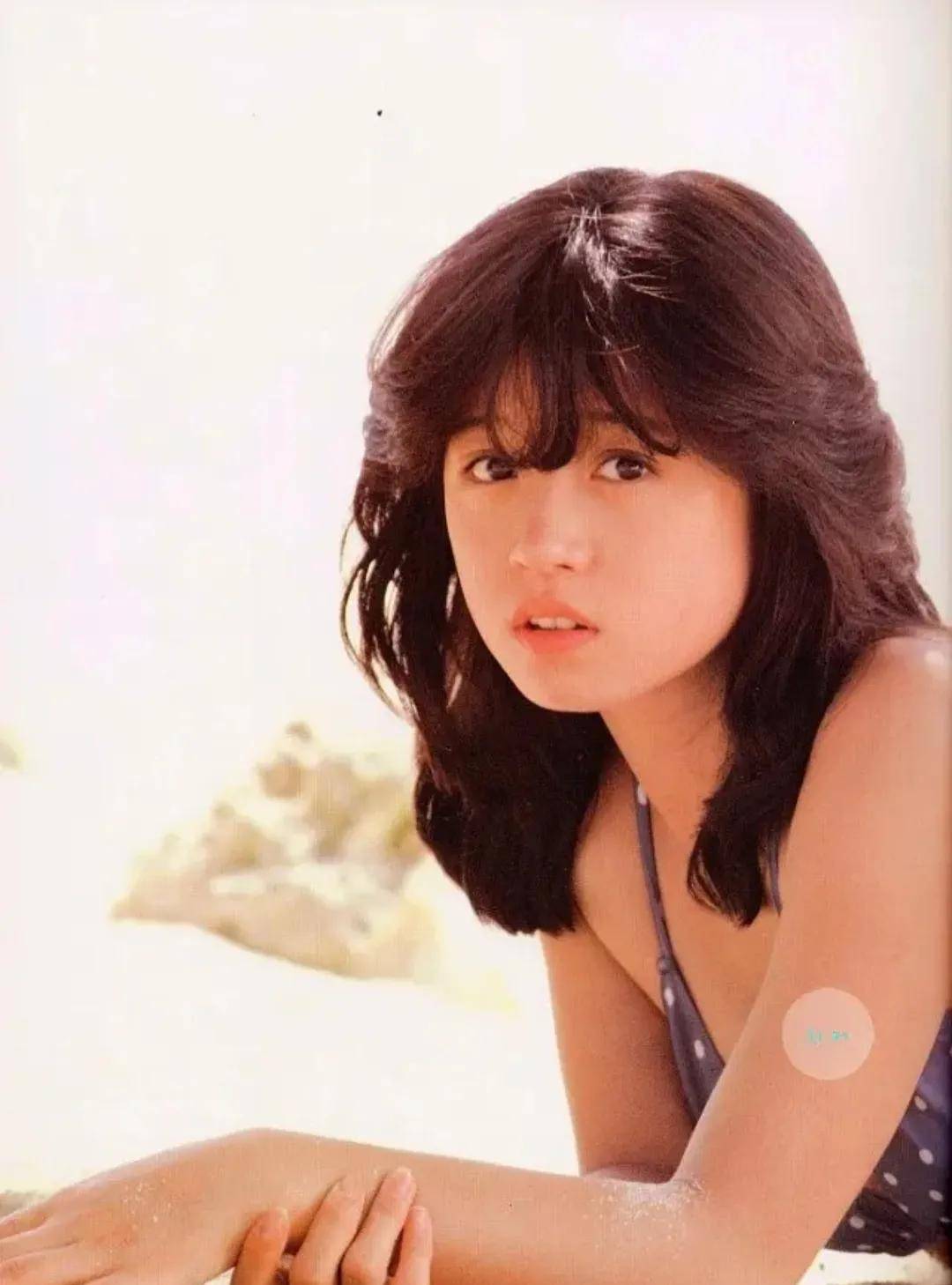 日本至纯女神中森明菜歌坛风靡一时的挡泥板女神