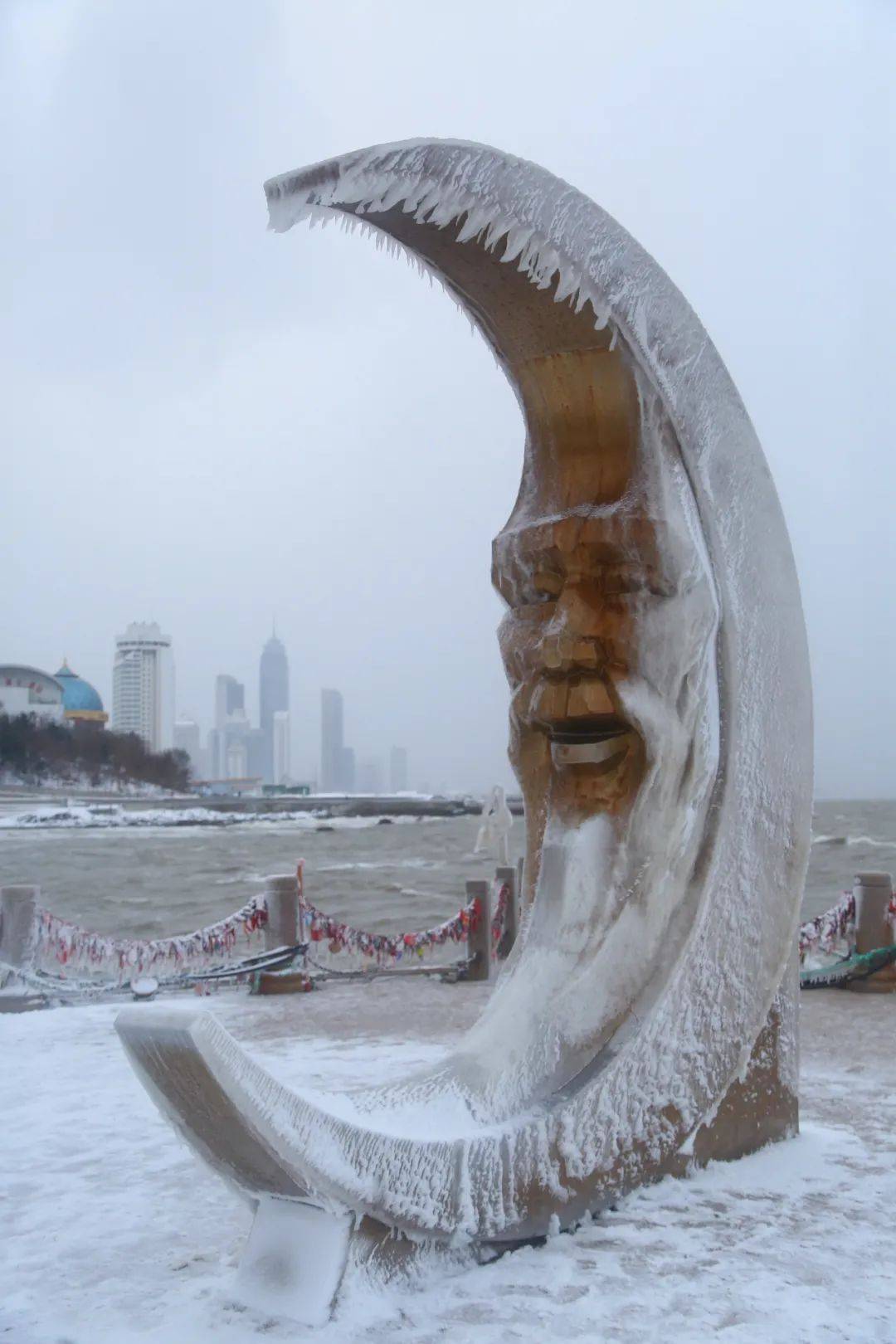 月亮老人 图源:孙茂俊滨海广场 图源:丛长川除了浏览如画雪景,那