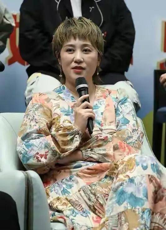 马丽 39岁马丽怎么老这么快！难逃中年发福胖太多，穿碎花裙有大妈感