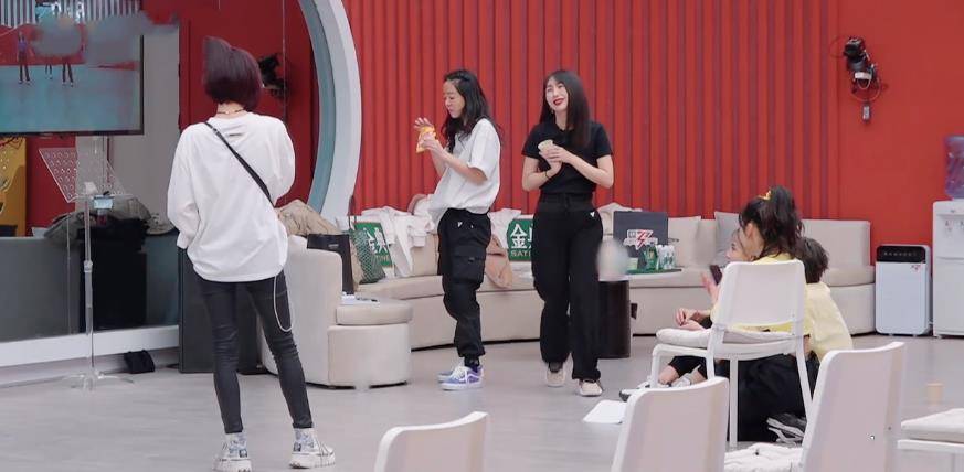 舞台|糊穿地心？那英和张柏芝都撑不起的场子，《浪姐2》做错了什么？