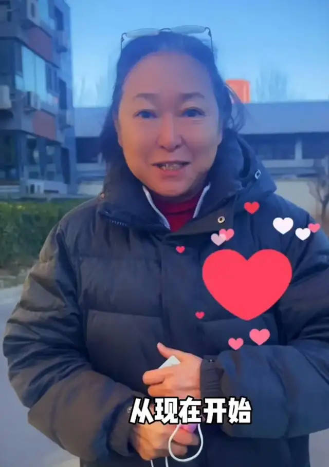 原创台星方芳拿到大陆身份证开心晒证满脸自豪称落叶要归根