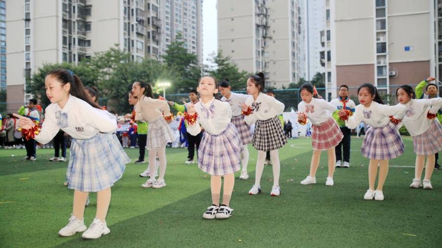 步伐|福州市融侨小学：超萌超酷！体艺节开幕式燃爆