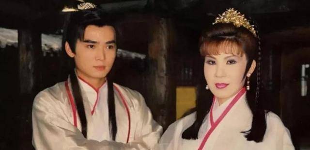 西门|被全网骂了二十多年的西门大妈，与男神演亲密戏，黯然退圈之谜