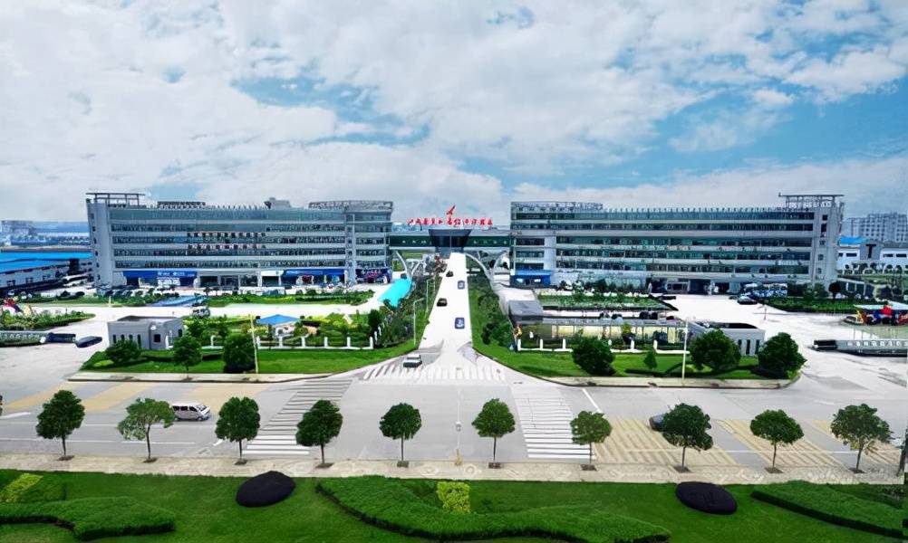 未来南昌县成为城区之后,南昌还可以扩展到丰城,樟树等区域,对于发展