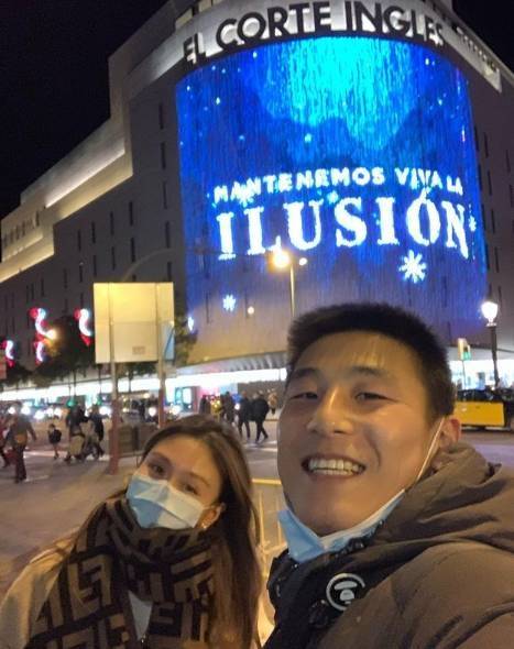 武磊|武磊美丽的妻子上镜头！武磊在巴塞罗那搬新家：住宅温馨豪华低调