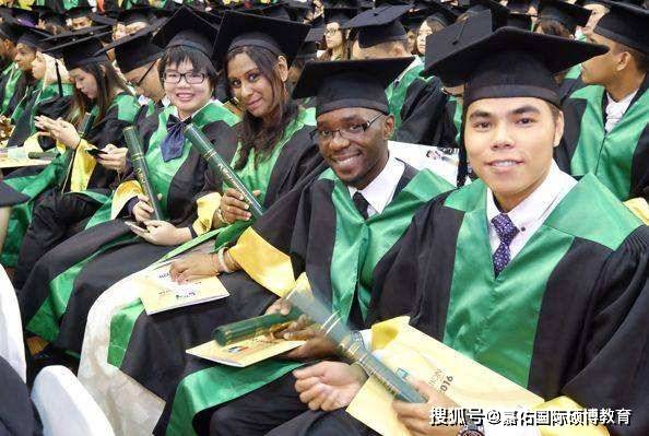 护照(封皮 封底 每一页);2,本科四年八个学期成绩单,毕业证,学位证