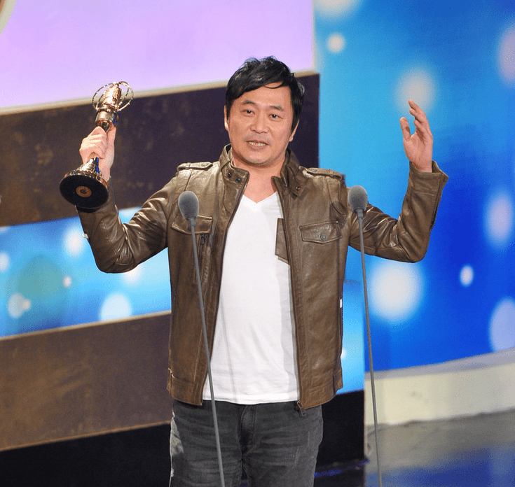 汤志伟:骗妻离婚只为娶寡妇,从明星到卖蛋糕,他怎么变这样?