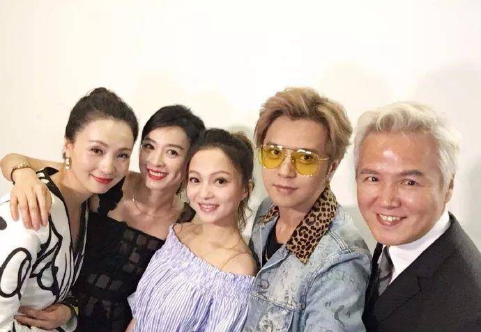 广告张庭微商广告打到巴黎地铁站，真要变成正规护肤品牌子了？