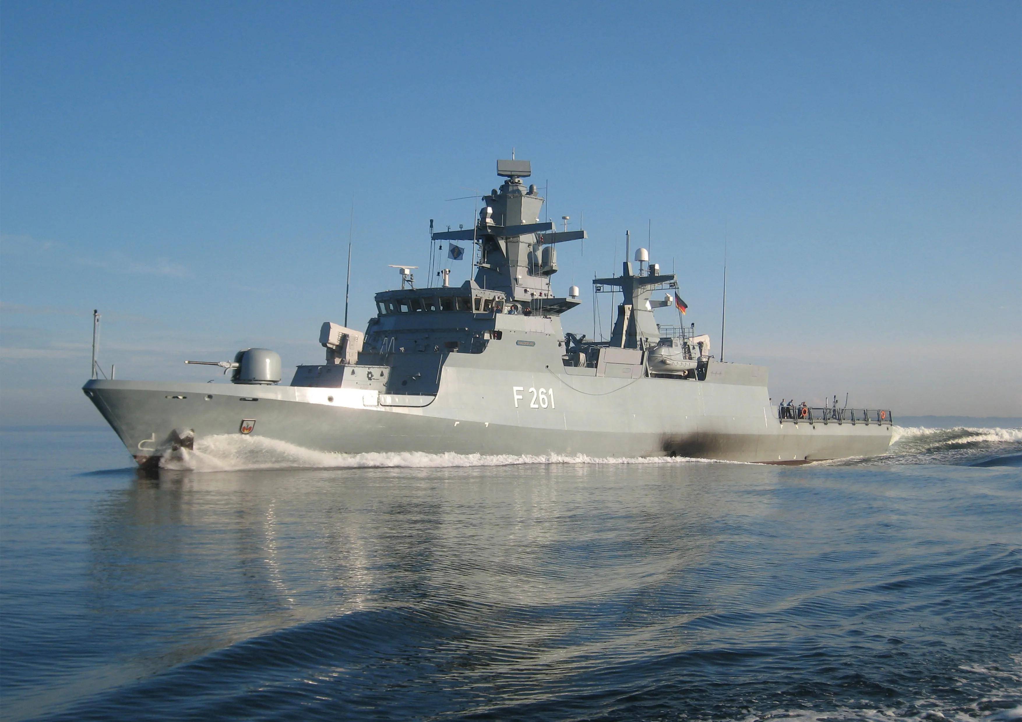 以色列海军的"萨尔"-6型护卫舰就是以k-130型护卫舰为蓝本设计建造的.