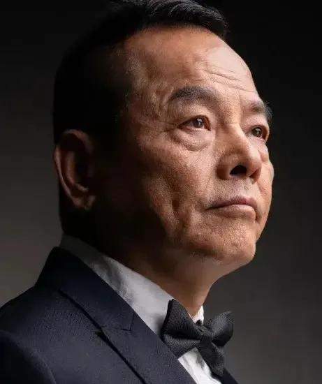 崩牙驹女儿热衷晒老爸视频,父女合影温馨,网友却留言拜岳父_尹倩仪_尹