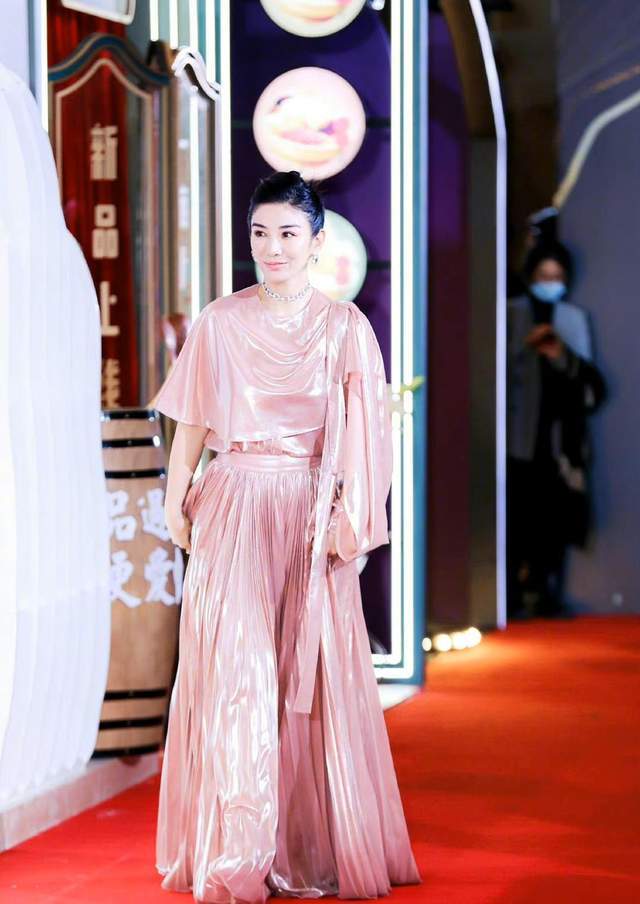 黄奕 孙杨罕见走红毯，黄奕肿得没法看陈妍希翻车，冉莹颖邓萃雯秀性感