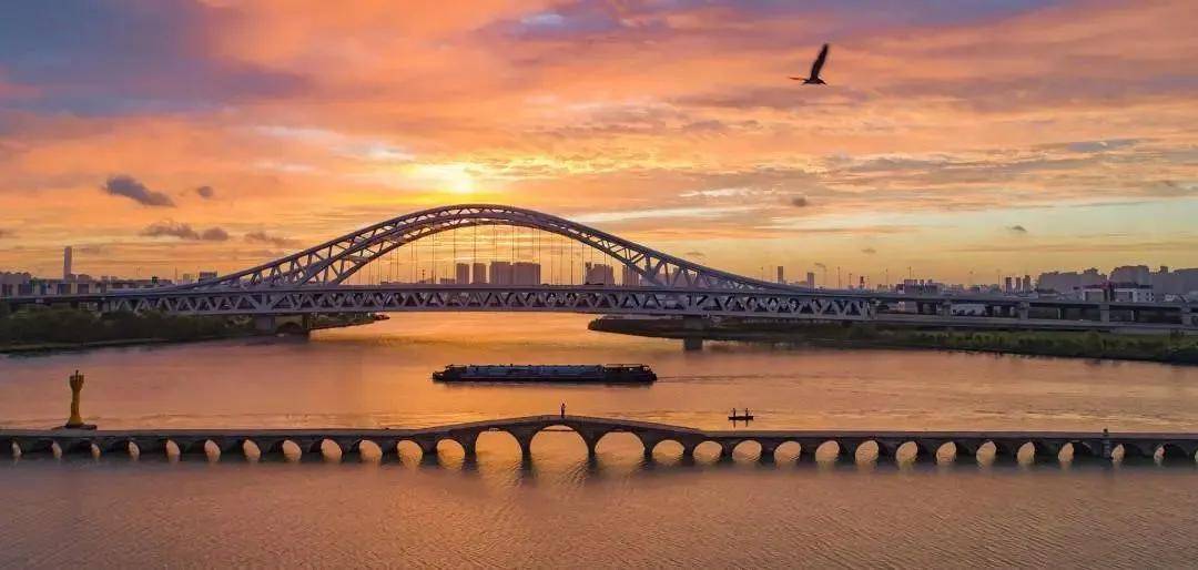 双头版人民日报苏州日报聚焦吴中最美河湖