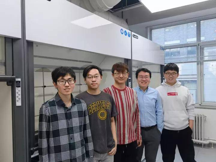 北大科学家开发超级电容器电极材料，已用于兰博基尼史上最快超跑 8