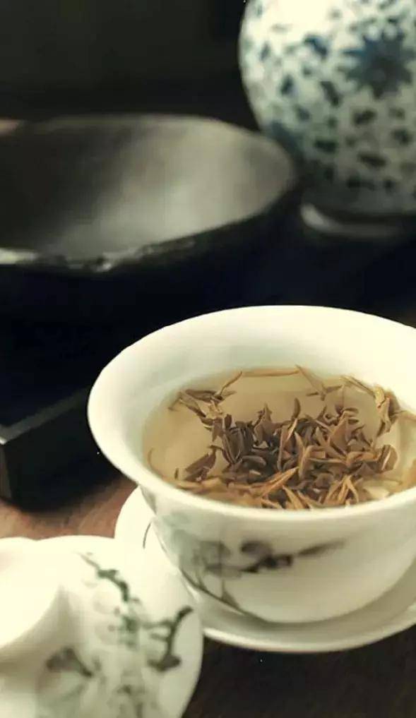 疫情之下,正一正喝茶的"三观"_茶叶_热饮_淡茶