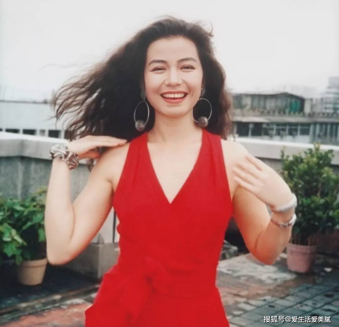 Vuitton嘉宜老师小课堂：一出道就“碰瓷”张柏芝的95年小花凭什么成为新一代内娱颜霸