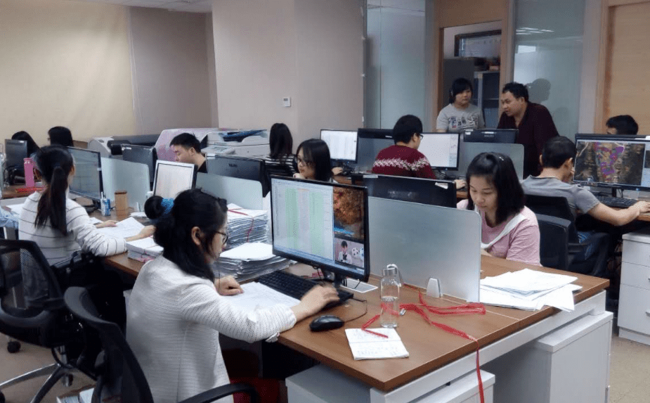 品牌 一波未平一波又起,奔驰又现“眯眯眼”广告,品牌审美应与时俱进