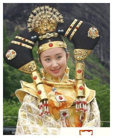 发型头上能干这么多事！女明星奇葩发型数不完，丑拒，但笑得捂不住嘴