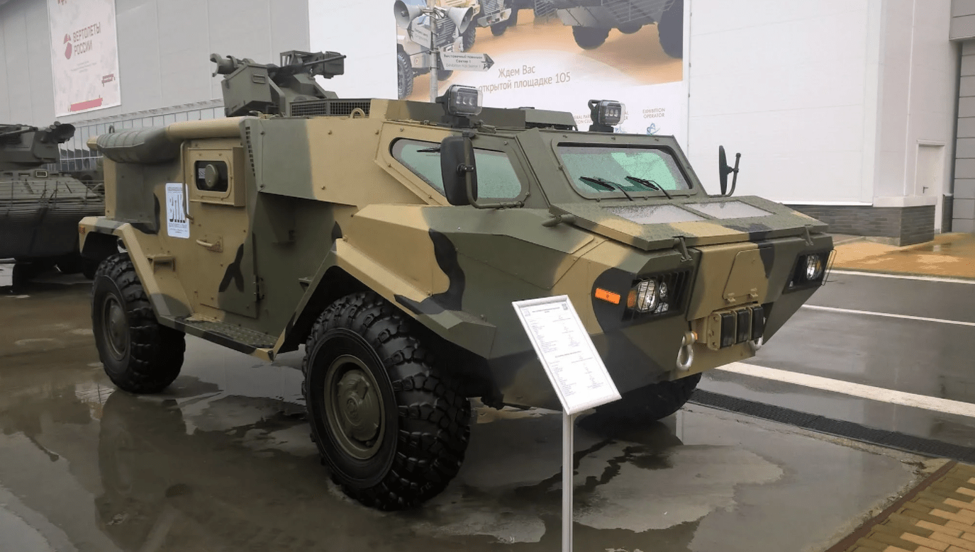 原创tm170装甲运兵车出自于亨舍尔公司之手担负日常保卫等职能