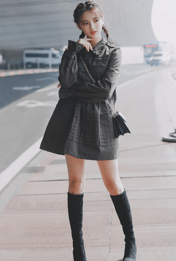 杨超越日常穿搭超减龄短裤短裙大秀美腿简直是元气少女教科书