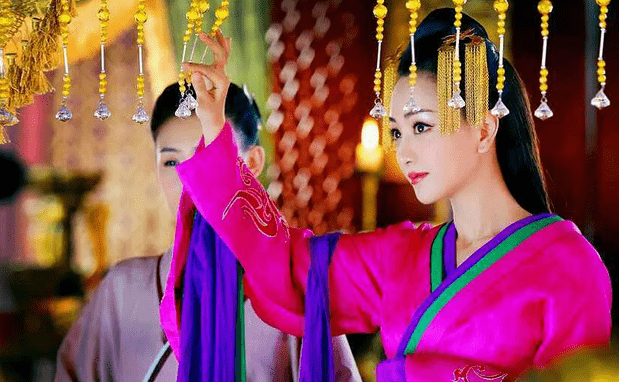 戏份 这令人窒息的审美,影视剧里的大胆配色,只要你敢想,导演就敢配