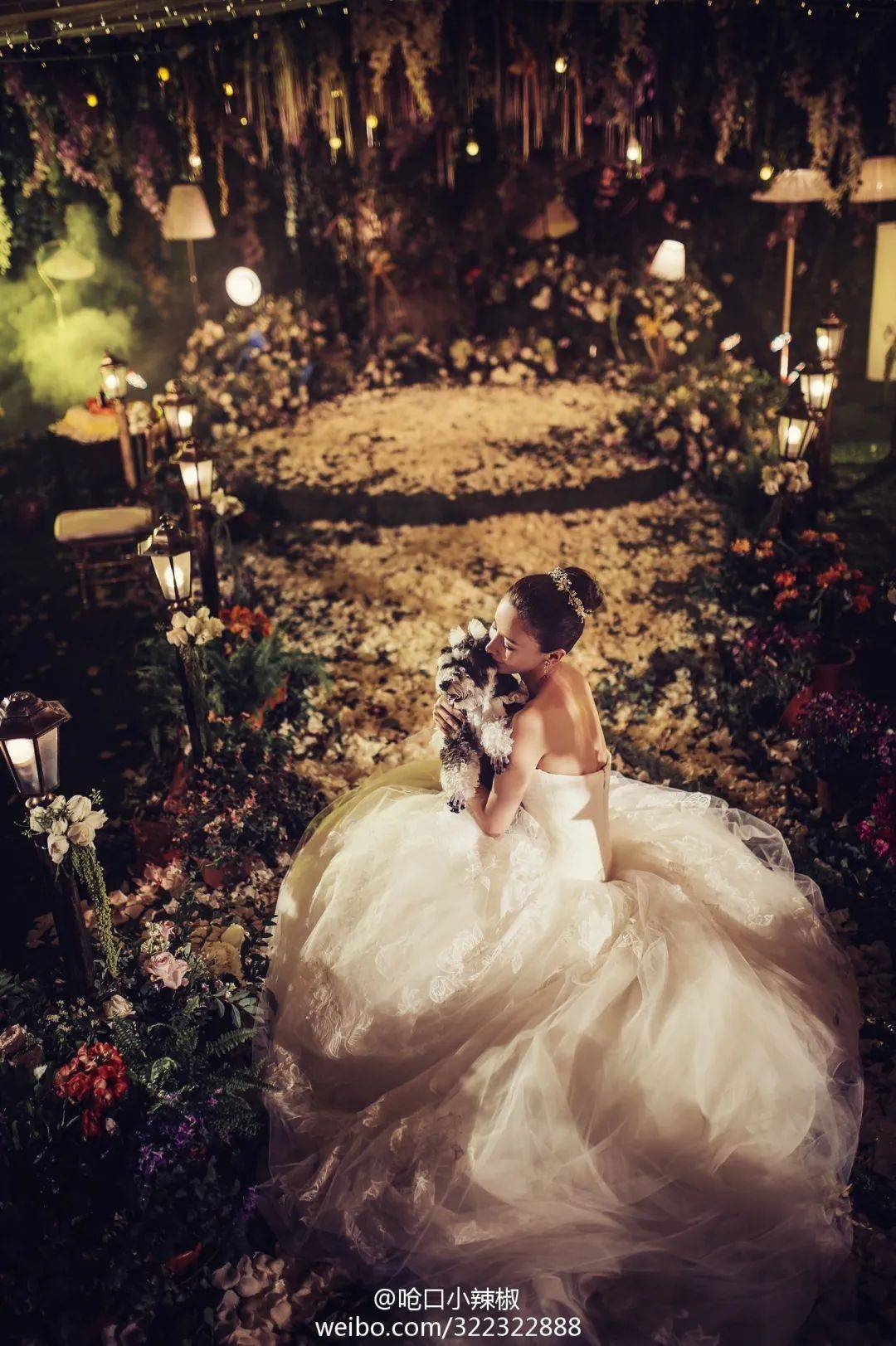 hit-5这个组合虽然早就flop,但是段黄巍还挺帅的,还比姐姐尉丹小6岁.