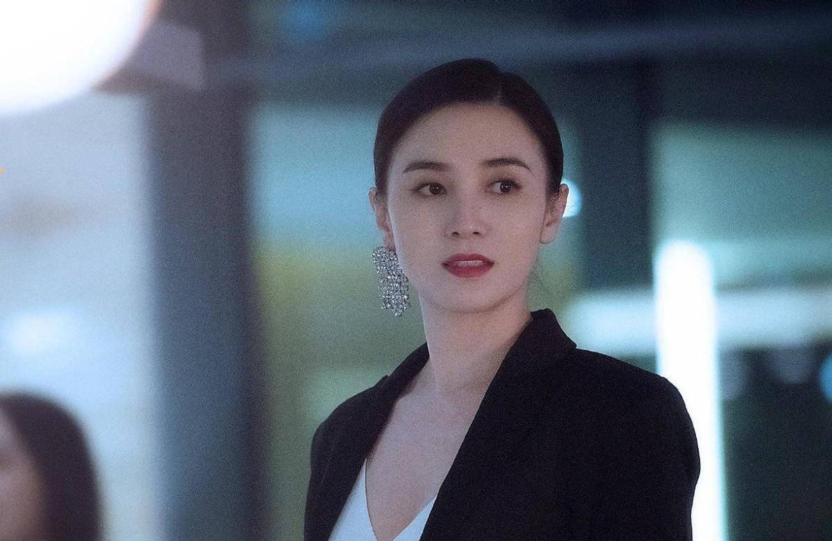 职场|靳东新剧将袭，倪大红和田雨演男配，41岁女主人选成“重头戏”