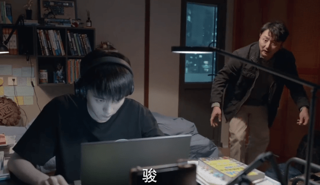 演技|和周迅演母子人气飙升，周翊然长沙被迷妹围堵，坦然面对演技质疑