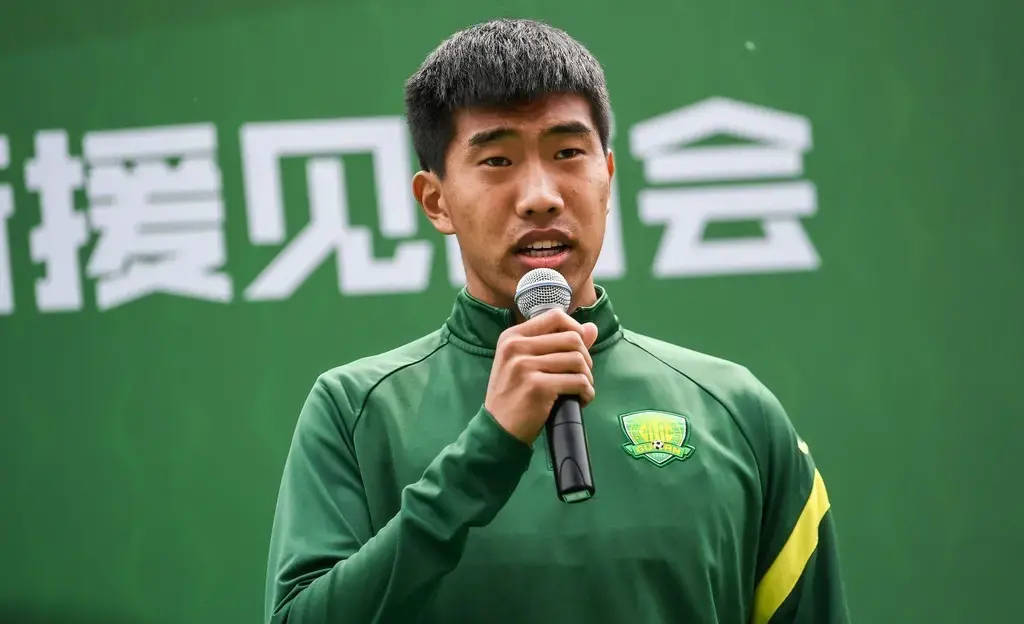 仅踢45分钟被换,国安两主力后卫再度业余失误,李明两笔引援失败_比赛