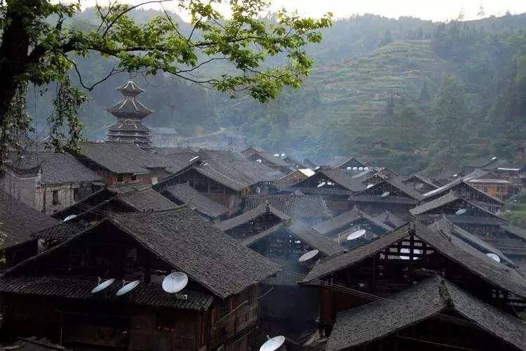 藏在贵州大山里的千年侗寨，非常原生态，成片木房子古朴原始