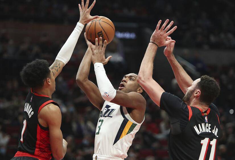 鮑威爾|利拉德32+6卻吞三連??！替補(bǔ)席狂負(fù)爵士38分怎么贏？球迷建議沒錯(cuò)