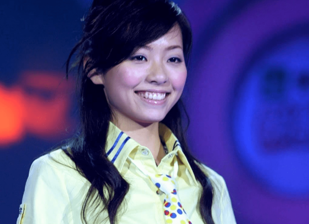 之后在冯轲的引领下张靓颖先后获得了"闪亮之星大学生歌手选拔赛","