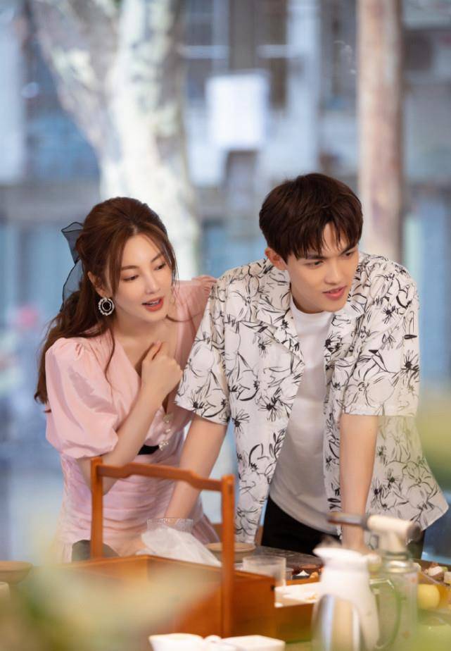 节目组|炒作？张雨绮宣布退出后与节目组频频互动，被嘲讽撕破脸又缝上了