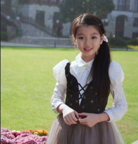 很漂亮|有种“整容式”长大叫阿拉蕾，从软萌可爱到精致面孔，美成小仙女