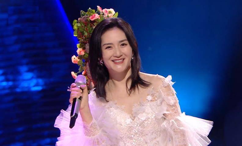 穿越|何炅和吴昕相拥,天天兄弟秀戒指,尴尬了多少人?