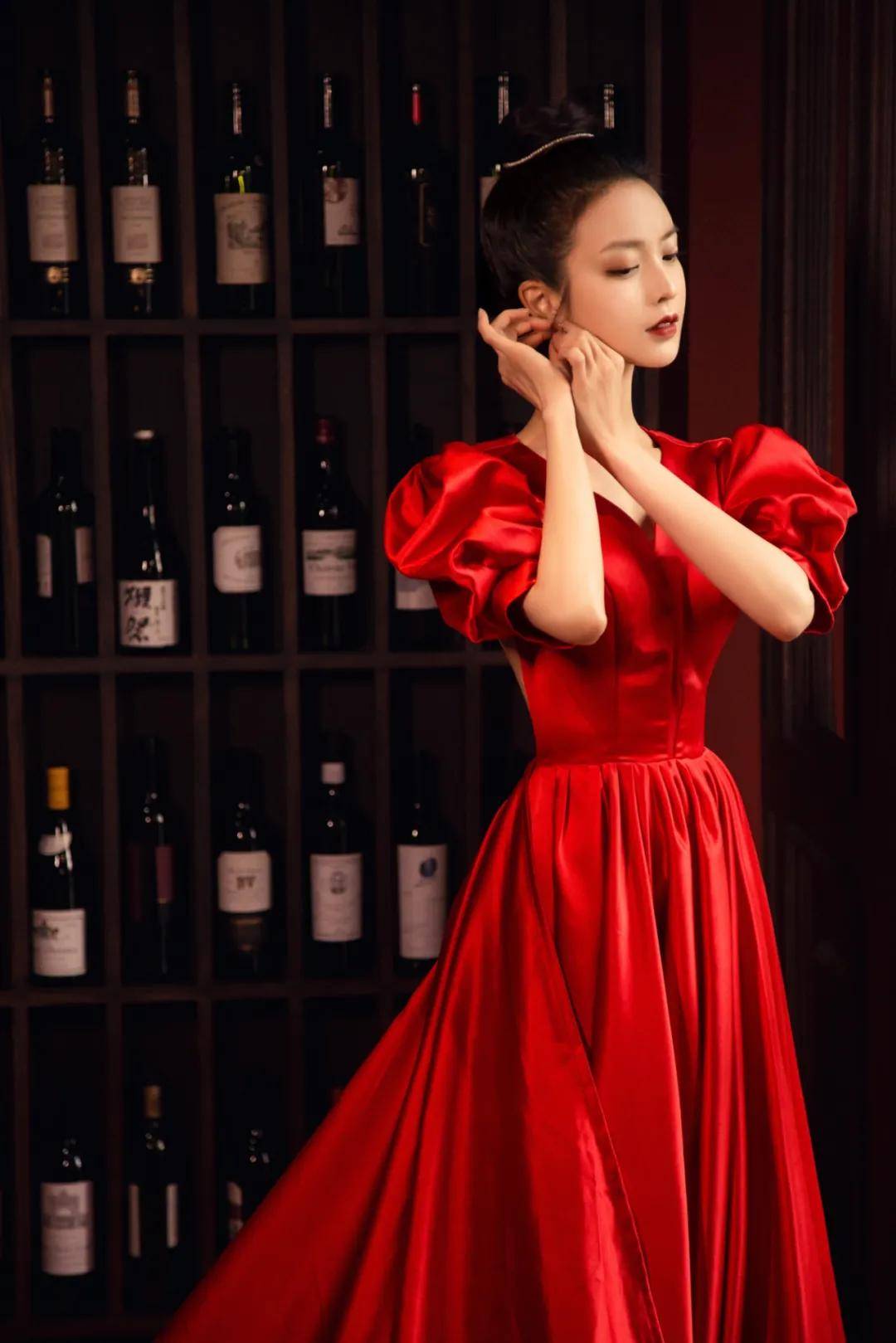 叶熙祺大露背复古新年照曝光