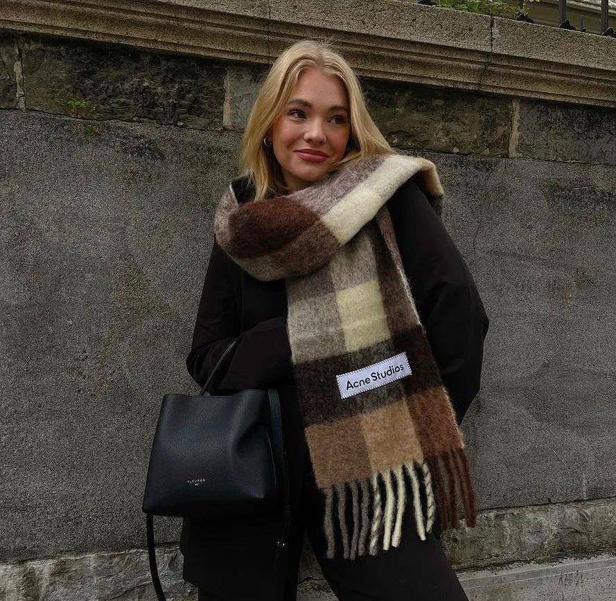 围巾|唐艺昕和张若昀的悲喜并不相通？马上新年，赶快与emo拜拜