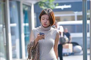 配饰 基础款毛衣从普通到惊艳，其实只需要这几个搭配套路